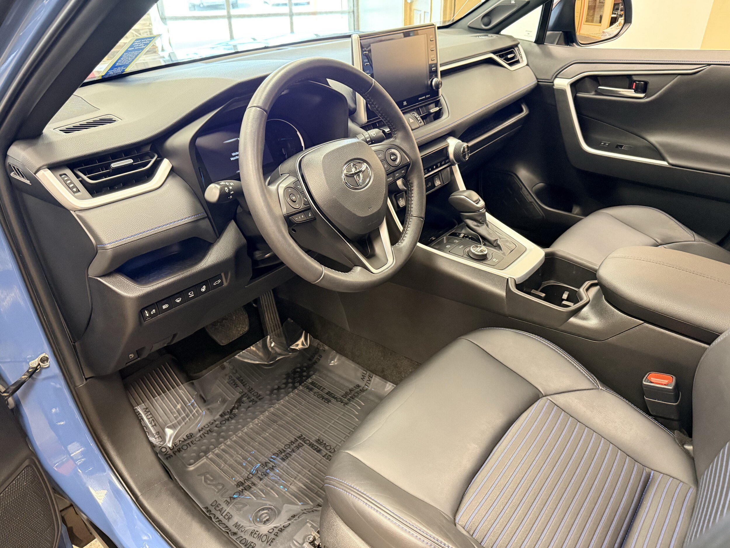 Used 2022 Toyota RAV4 XSE AWD/4WD image 6