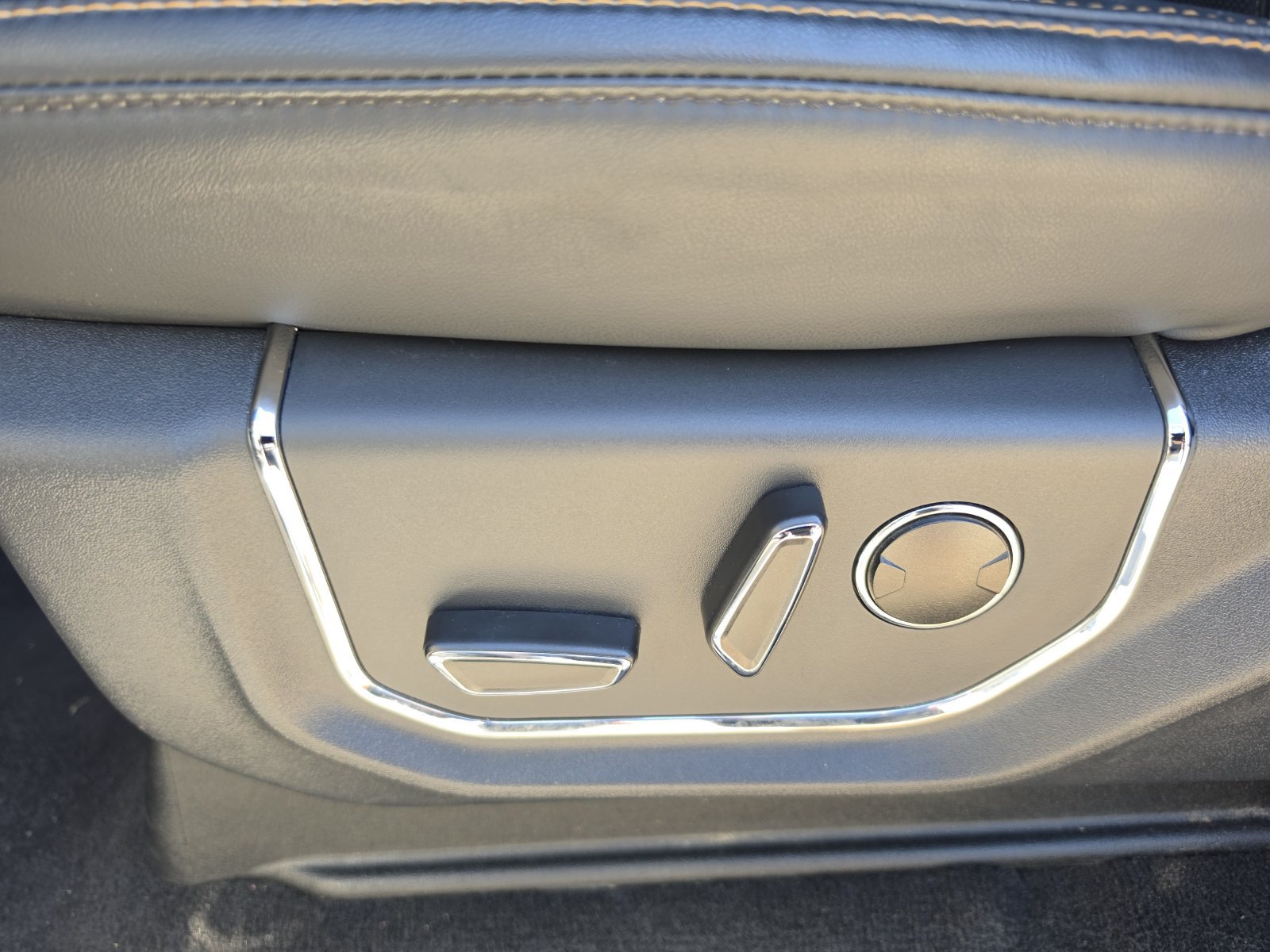 Used 2024 Ford Expedition Platinum AWD/4WD image 11