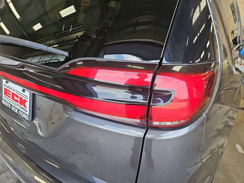 Used 2023 Chrysler Pacifica Touring-L FWD image 33