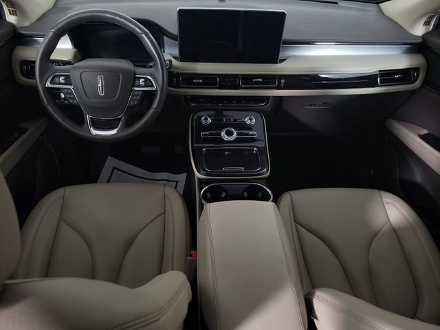 Used 2023 Lincoln Nautilus FWD w/ Premium Package image 9