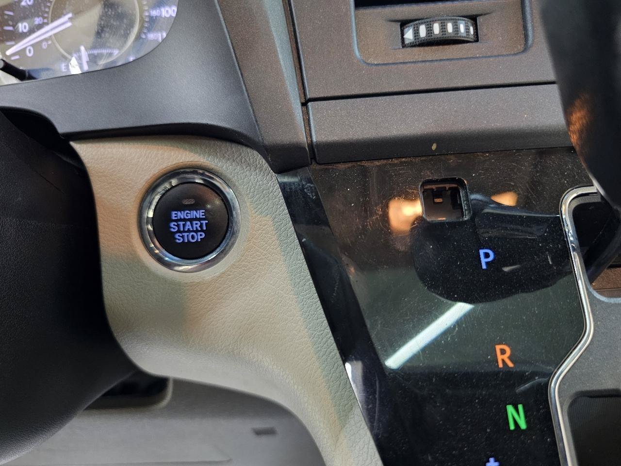 Used 2015 Toyota Sienna XLE w/ XLE Navigation Package FWD image 34