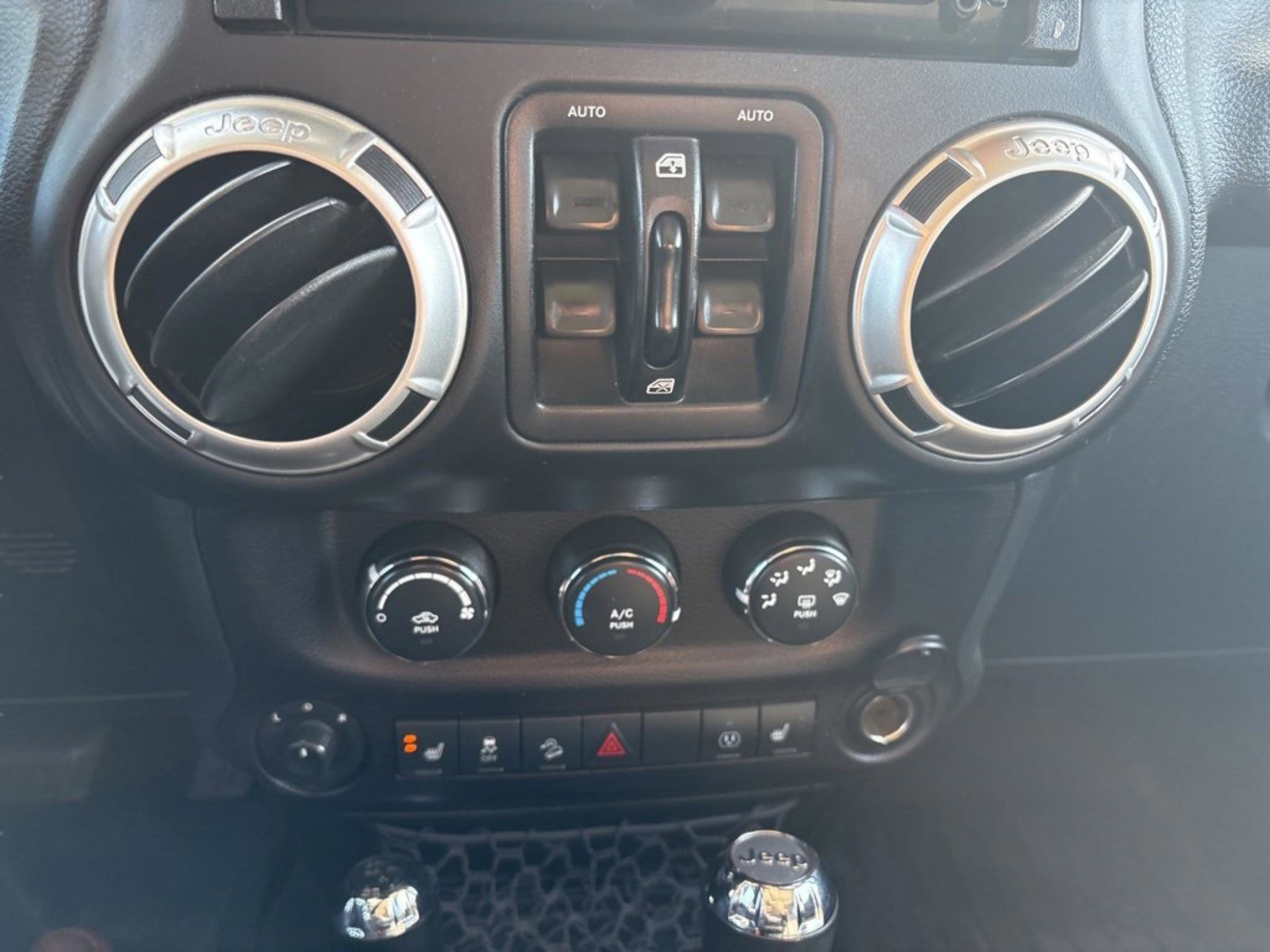 Used 2017 Jeep Wrangler Unlimited Sahara w/ Connectivity Group image 20