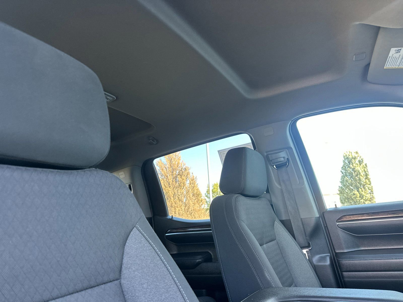 Used 2022 GMC Sierra 1500 SLE w/ Enhanced Capability Package AWD/4WD image 17