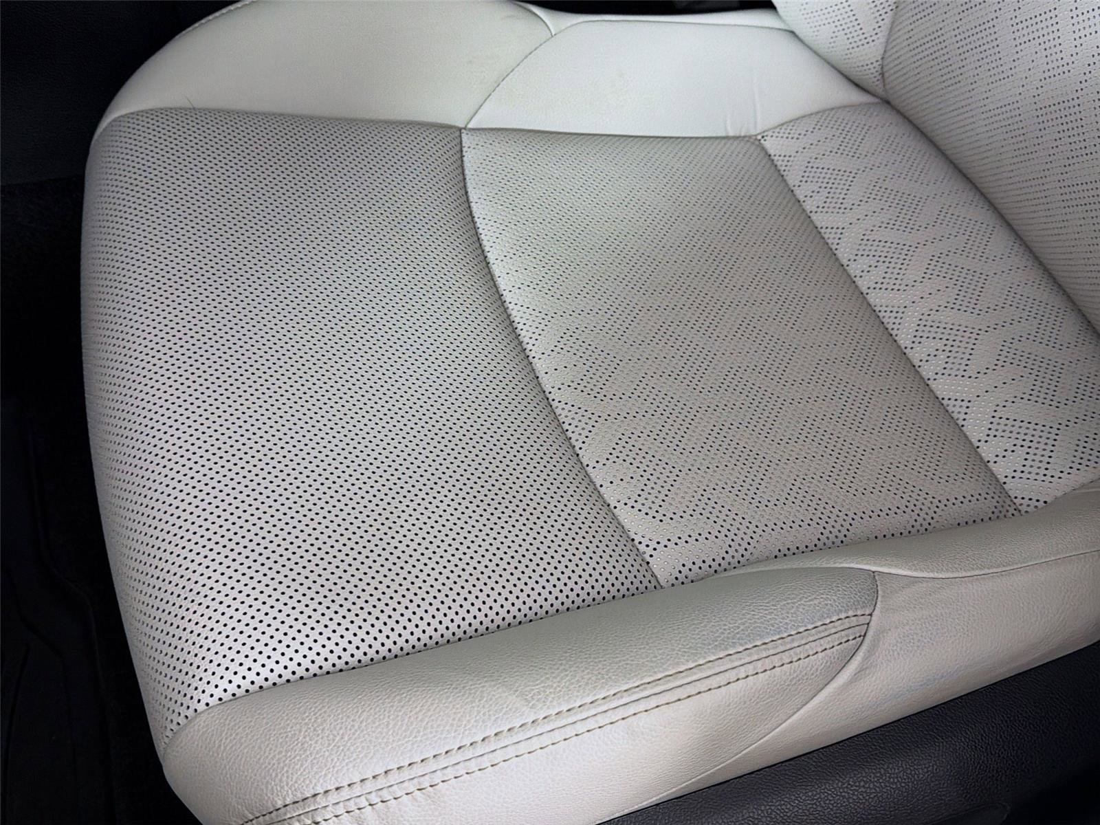 Used 2024 Toyota Tacoma Limited w/ Limited Package (LT) image 20