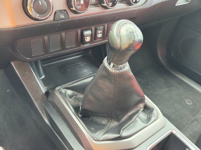 Used 2018 Toyota Tacoma TRD Sport AWD/4WD image 21