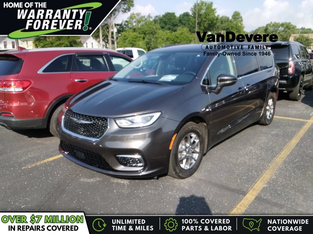 Used 2021 Chrysler Pacifica Touring w/ Cold Weather Group FWD image 1