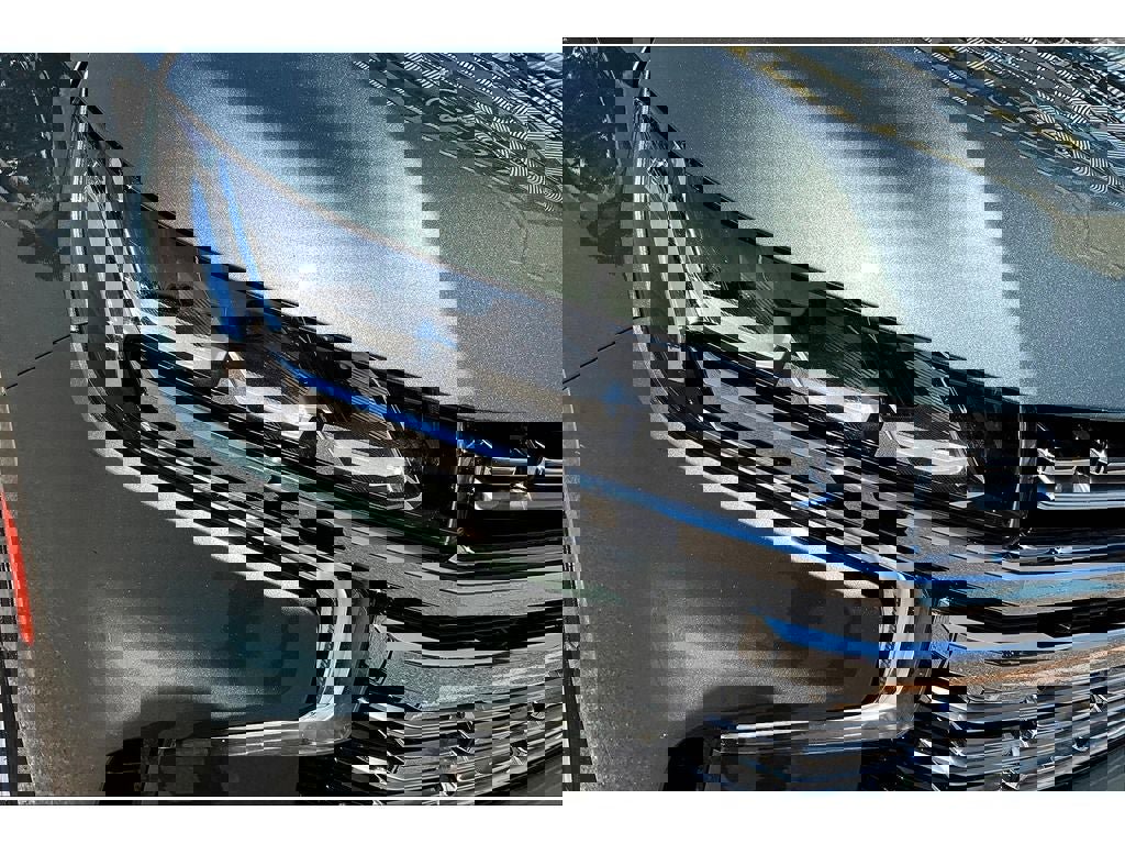 Used 2023 Chevrolet Suburban Premier image 32