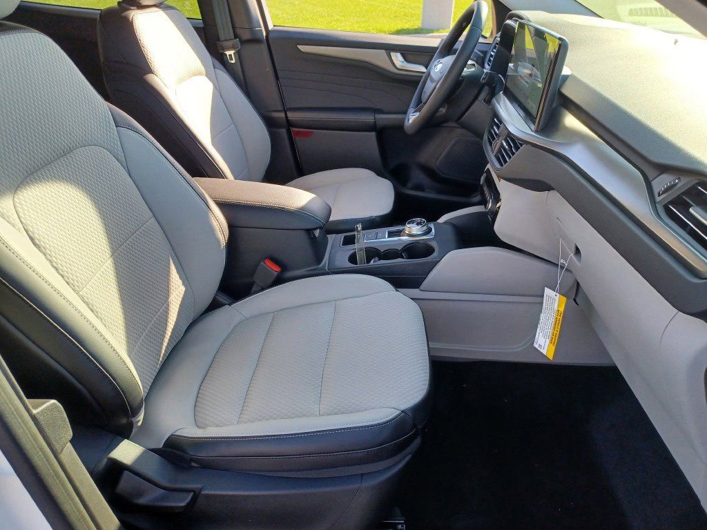 Used 2023 Ford Escape SE image 7