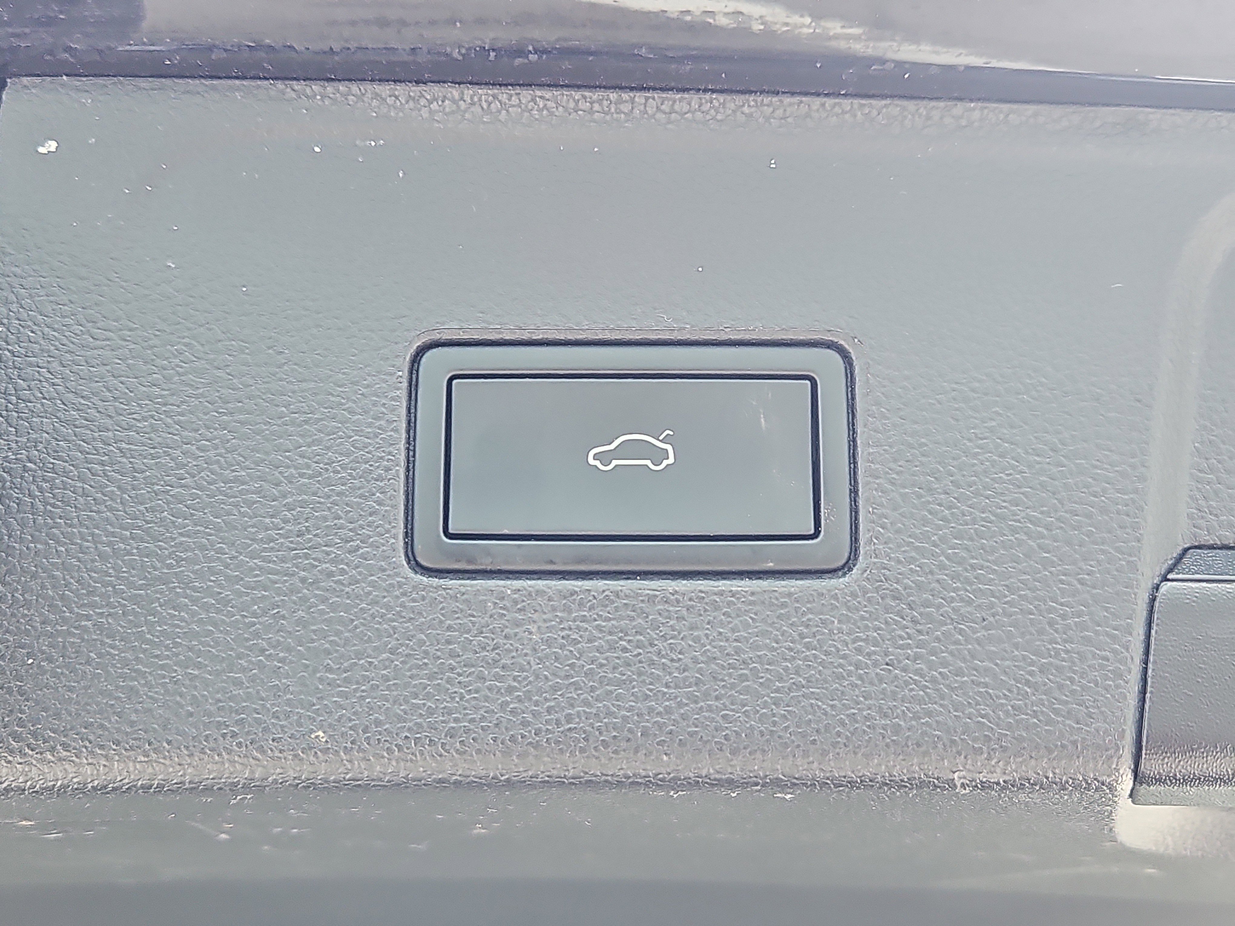 Certified 2023 Volkswagen Atlas SE w/ Black Wheel Package image 13