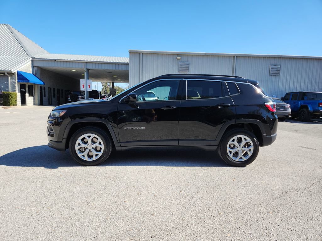 Used 2024 Jeep Compass Latitude image 6