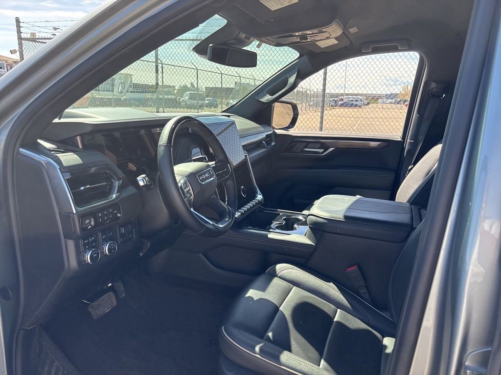 Used 2025 GMC Yukon XL Elevation image 9