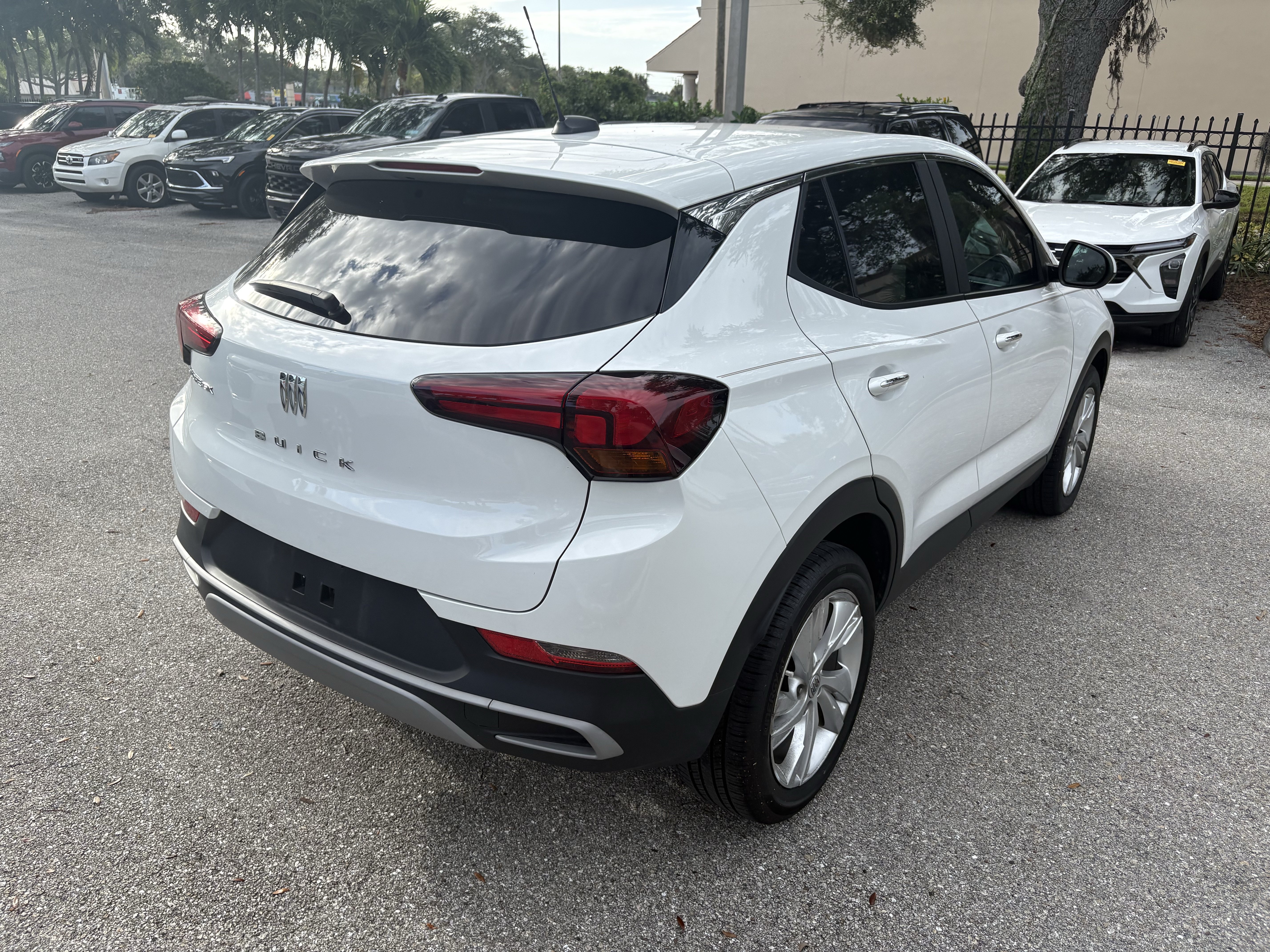 Certified 2024 Buick Encore GX Preferred FWD image 7