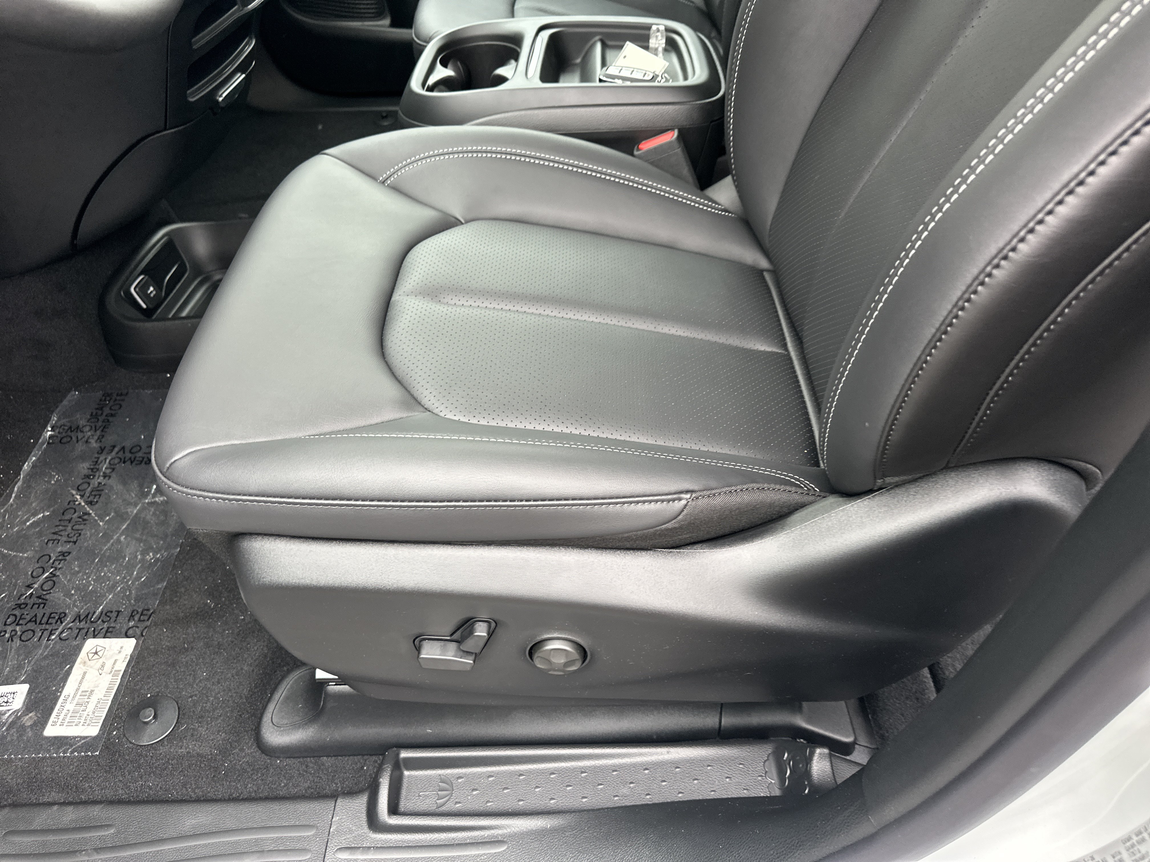 New 2027 Chrysler Pacifica Select w/ Family Tech Group FWD image 24