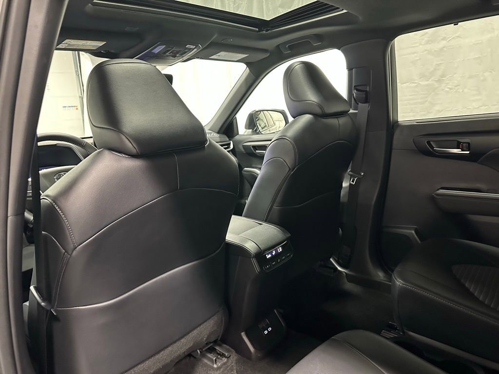 Used 2025 Toyota Highlander XSE image 51