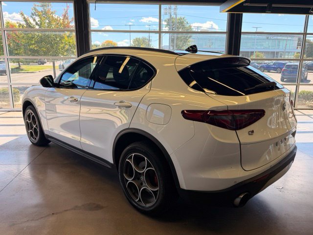 Used 2018 Alfa Romeo Stelvio Sport w/ Quick Order Package 22J Sport AWD/4WD image 3