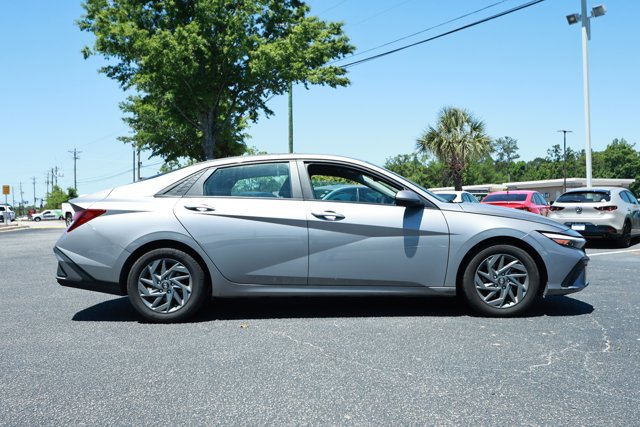 Used 2024 Hyundai Elantra SEL FWD image 4