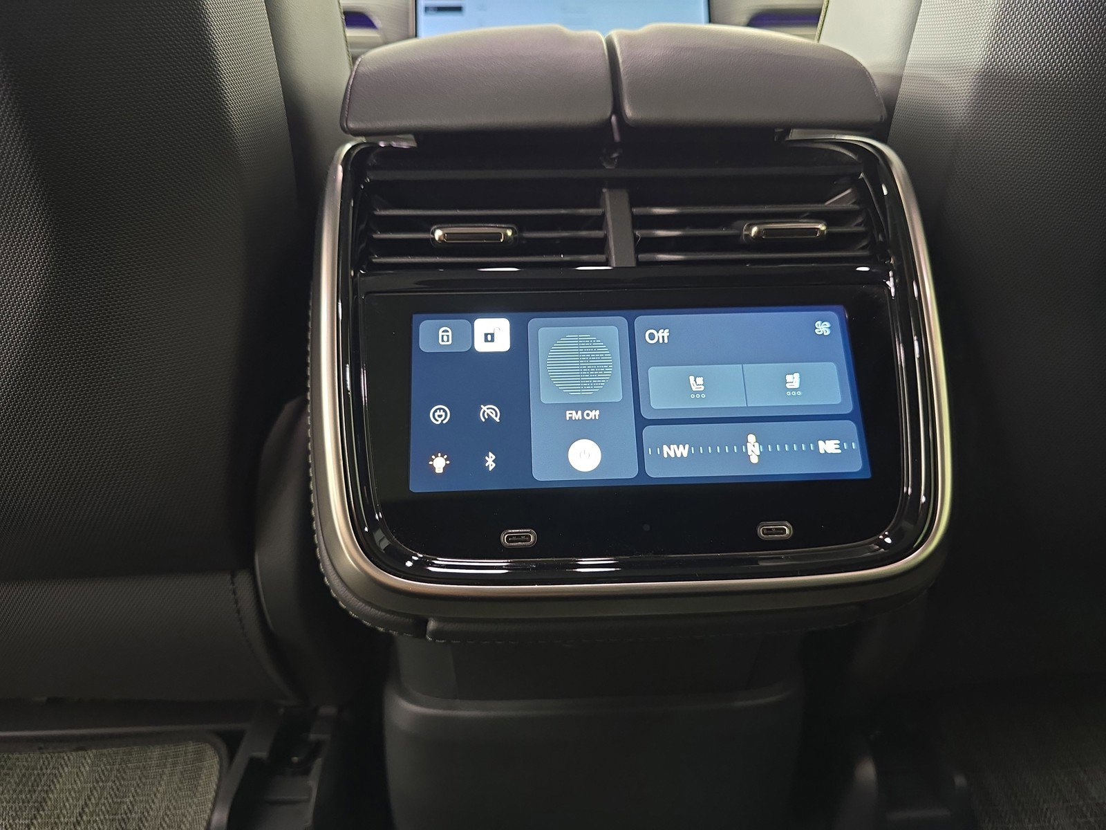 Used 2023 Rivian R1S Adventure image 31