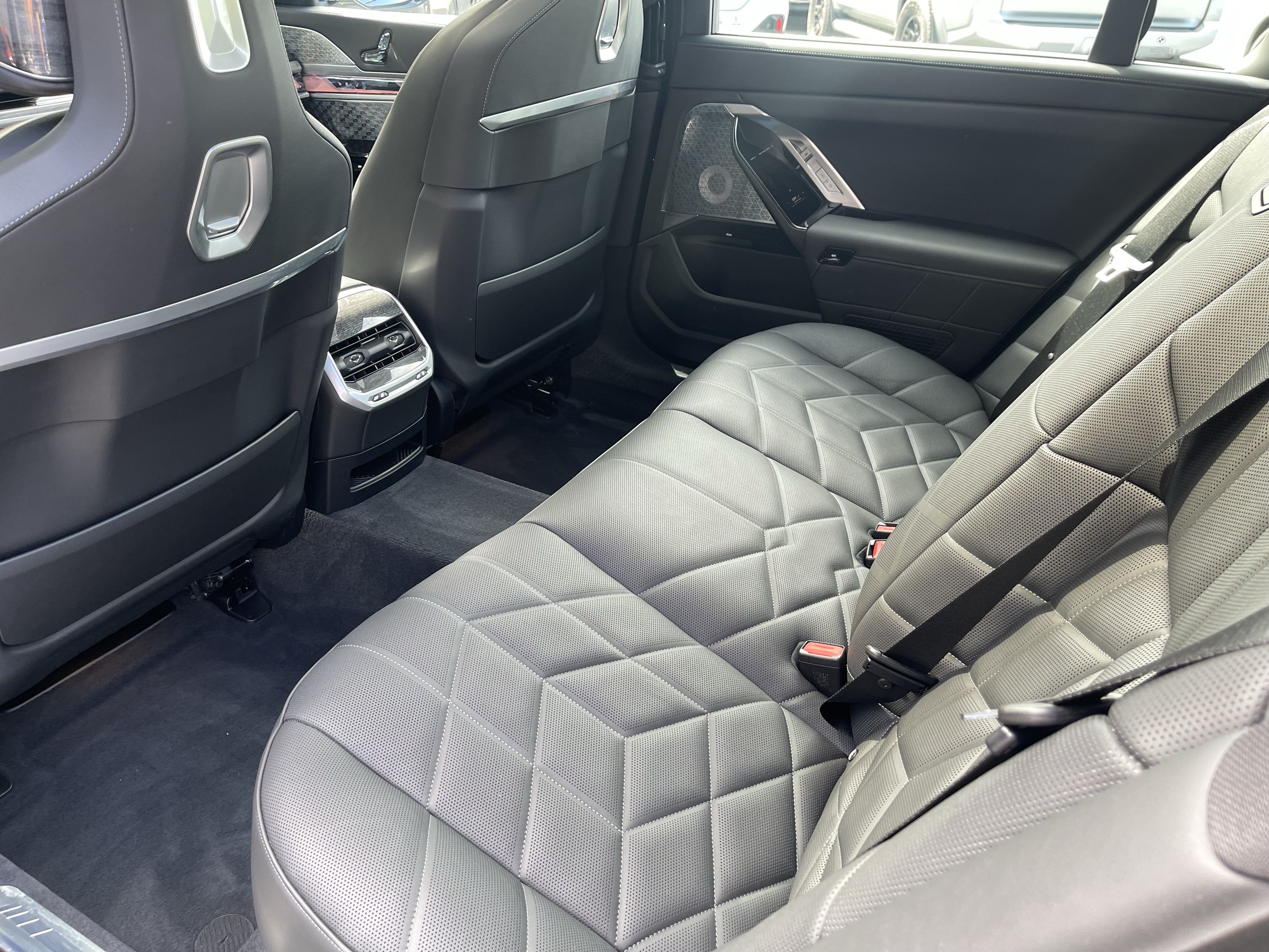 Certified 2025 BMW 760i xDrive AWD/4WD image 15