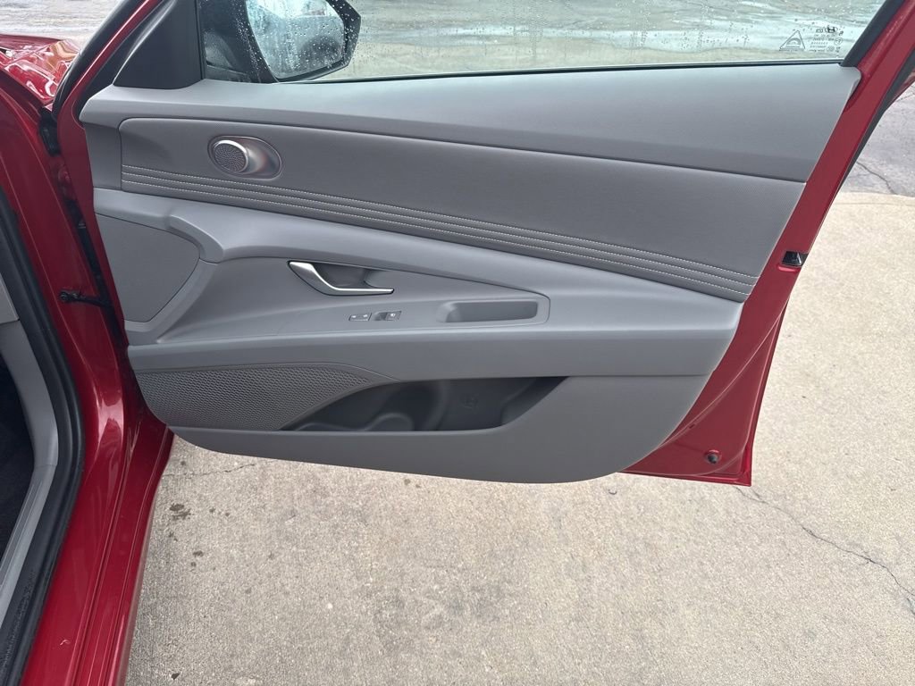 Used 2025 Hyundai Elantra Sport image 43