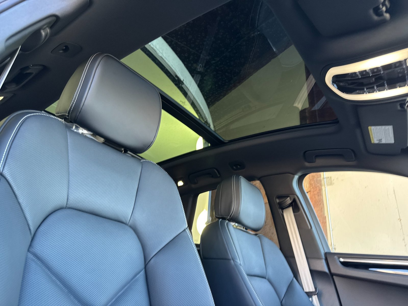 Certified 2026 Porsche Macan AWD/4WD image 19