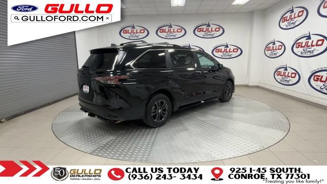 Used 2024 Toyota Sienna XLE Woodland Edition AWD/4WD image 8