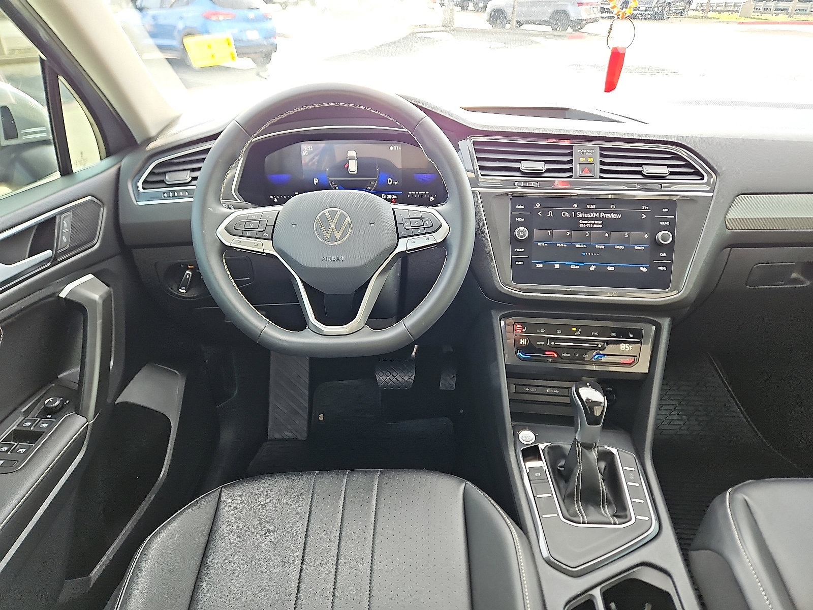 Certified 2023 Volkswagen Tiguan SE w/ Panoramic Sunroof Package image 7