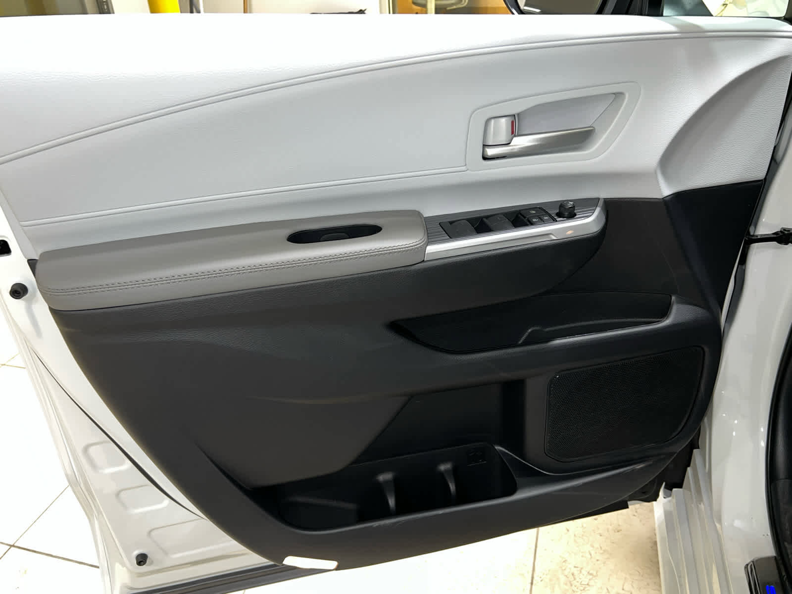 New 2026 Toyota Sienna XLE image 15