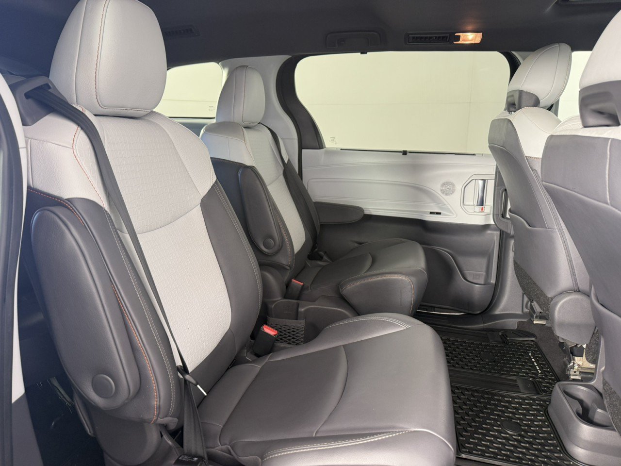 Used 2021 Toyota Sienna XLE FWD image 14