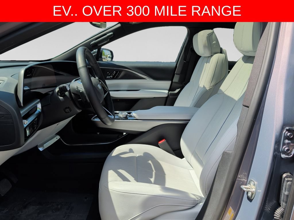 Used 2024 Cadillac Lyriq Luxury w/ LPO, Floor Liner Package AWD/4WD image 15