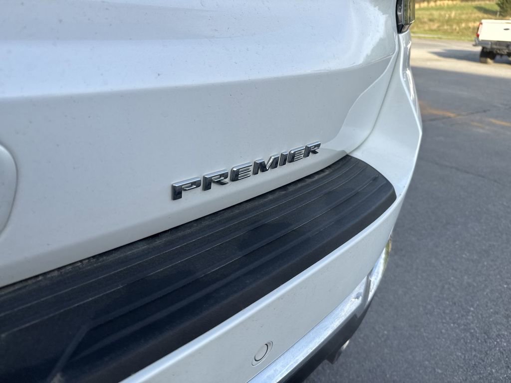 Used 2025 Chevrolet Suburban Premier AWD/4WD image 7