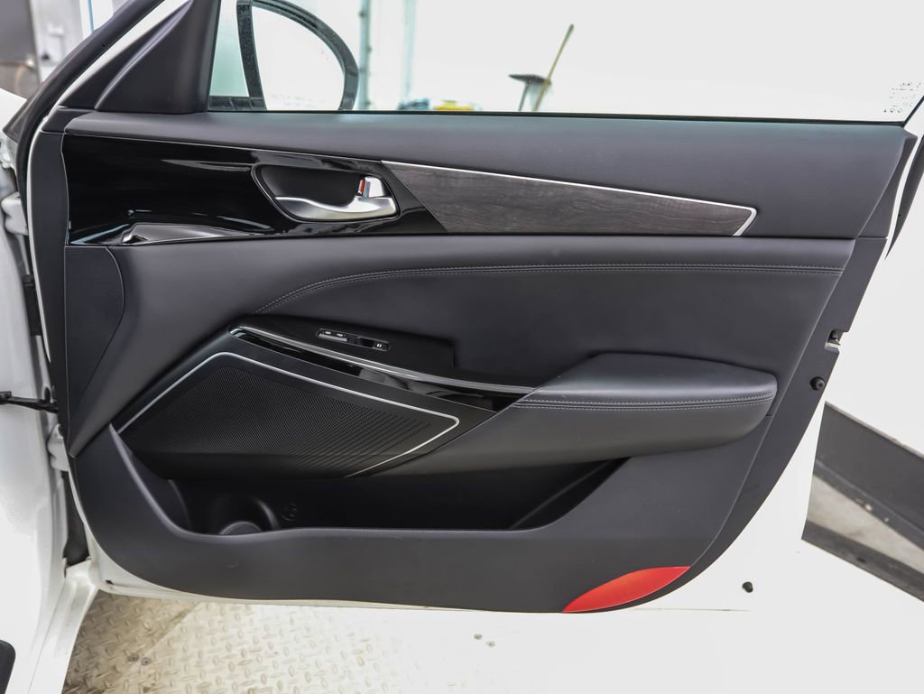 Used 2020 Kia Cadenza Technology image 28