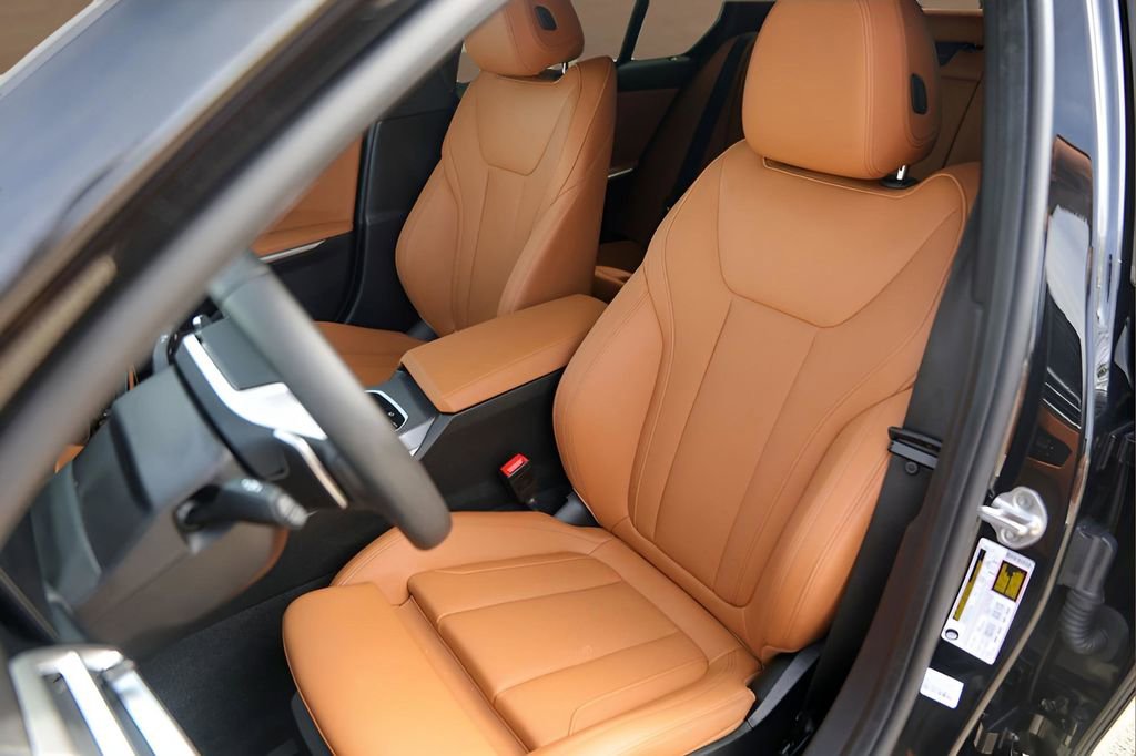 Used 2025 BMW 330i Sedan w/ Premium Package image 7