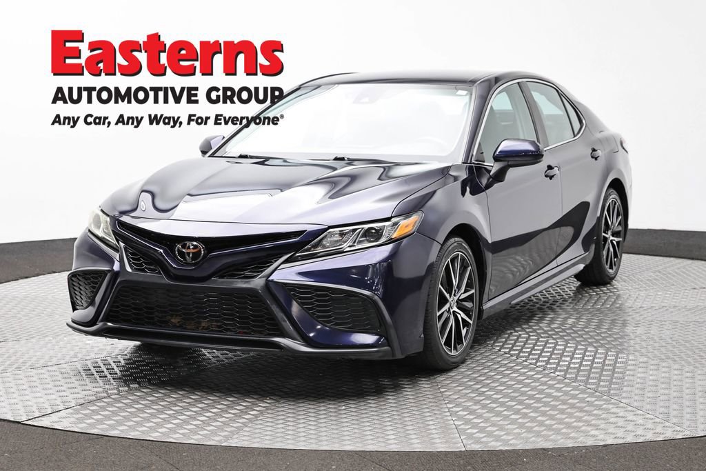 Used 2021 Toyota Camry SE FWD image 1