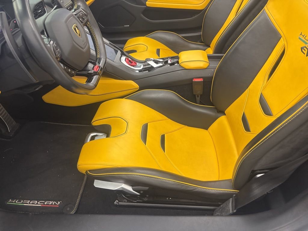 Used 2020 Lamborghini Huracan EVO image 43