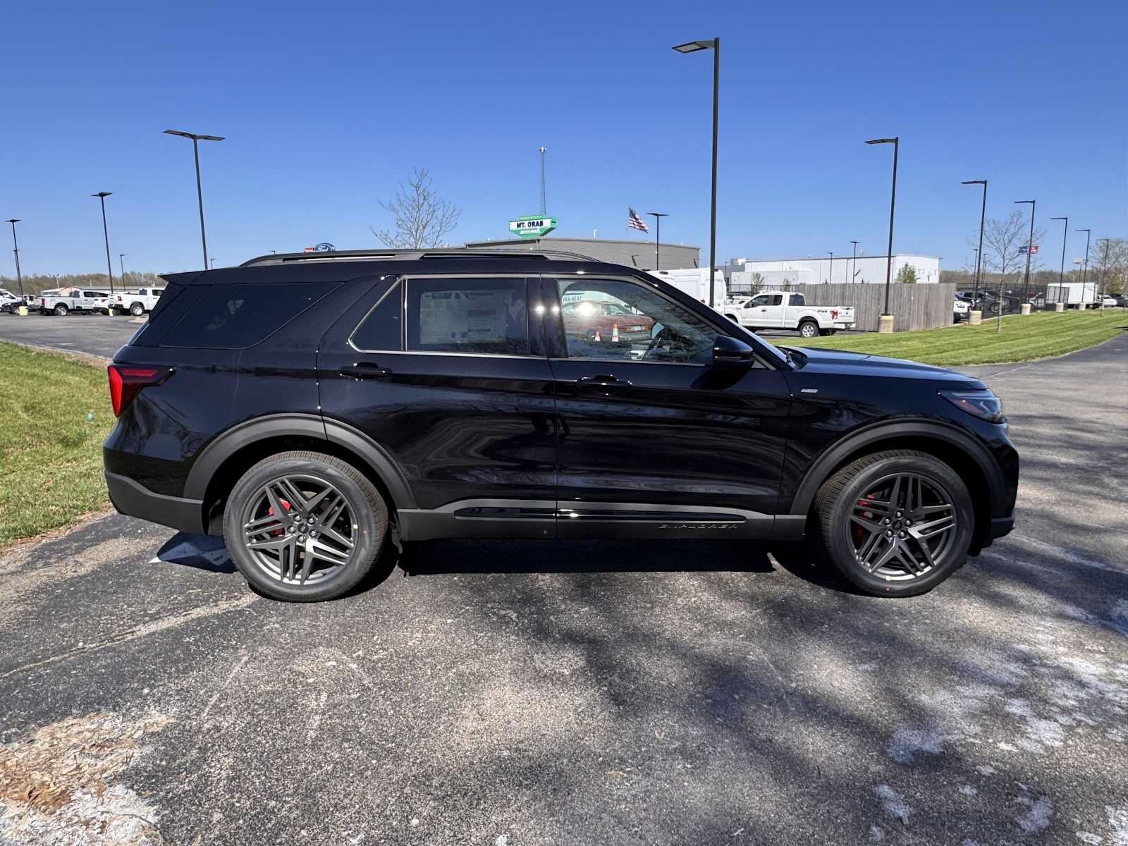 New 2026 Ford Explorer ST-Line w/ ST-Line Street Pack AWD/4WD image 5