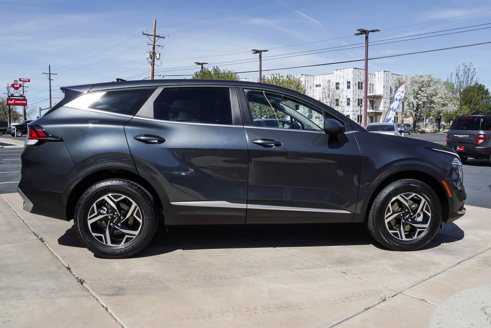 Used 2025 Kia Sportage LX image 9