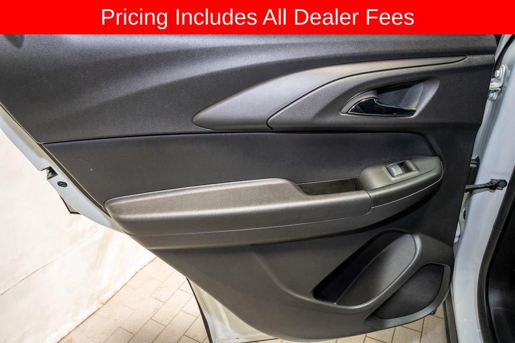 Used 2023 Chevrolet TrailBlazer RS w/ Sun and Liftgate Package FWD image 11