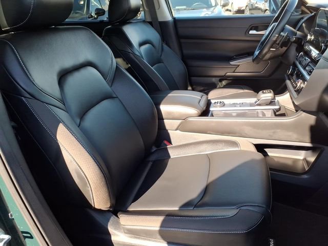Certified 2025 Nissan Pathfinder SL image 19