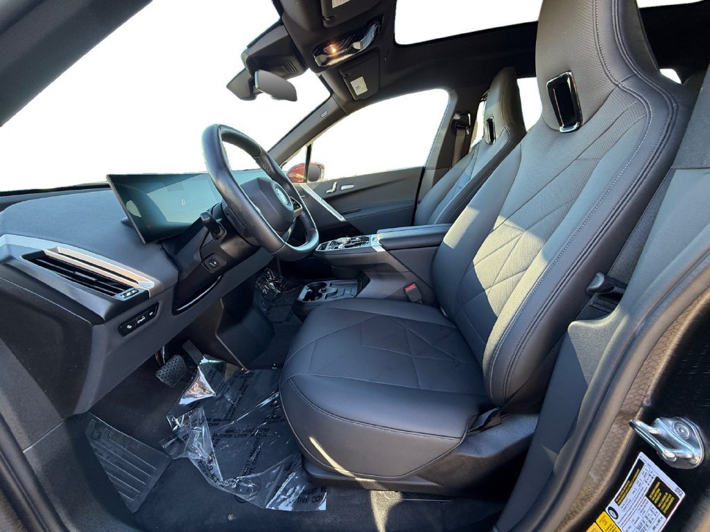 Used 2024 BMW iX xDrive50 w/ Sport Package AWD/4WD image 8