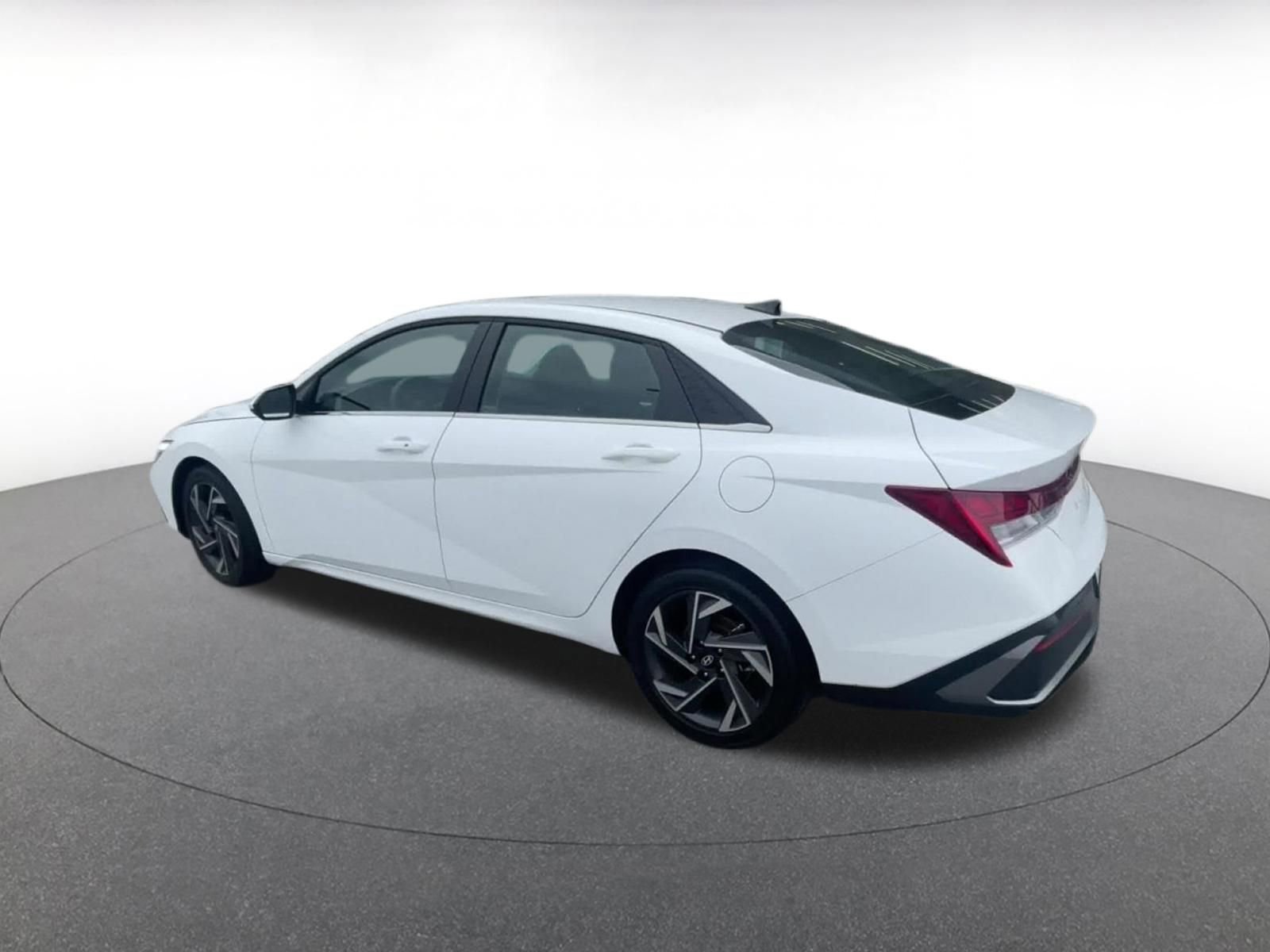Used 2025 Hyundai Elantra SEL FWD image 10