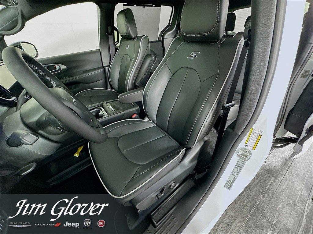 New 2026 Chrysler Pacifica Limited w/ S Appearance Package image 25