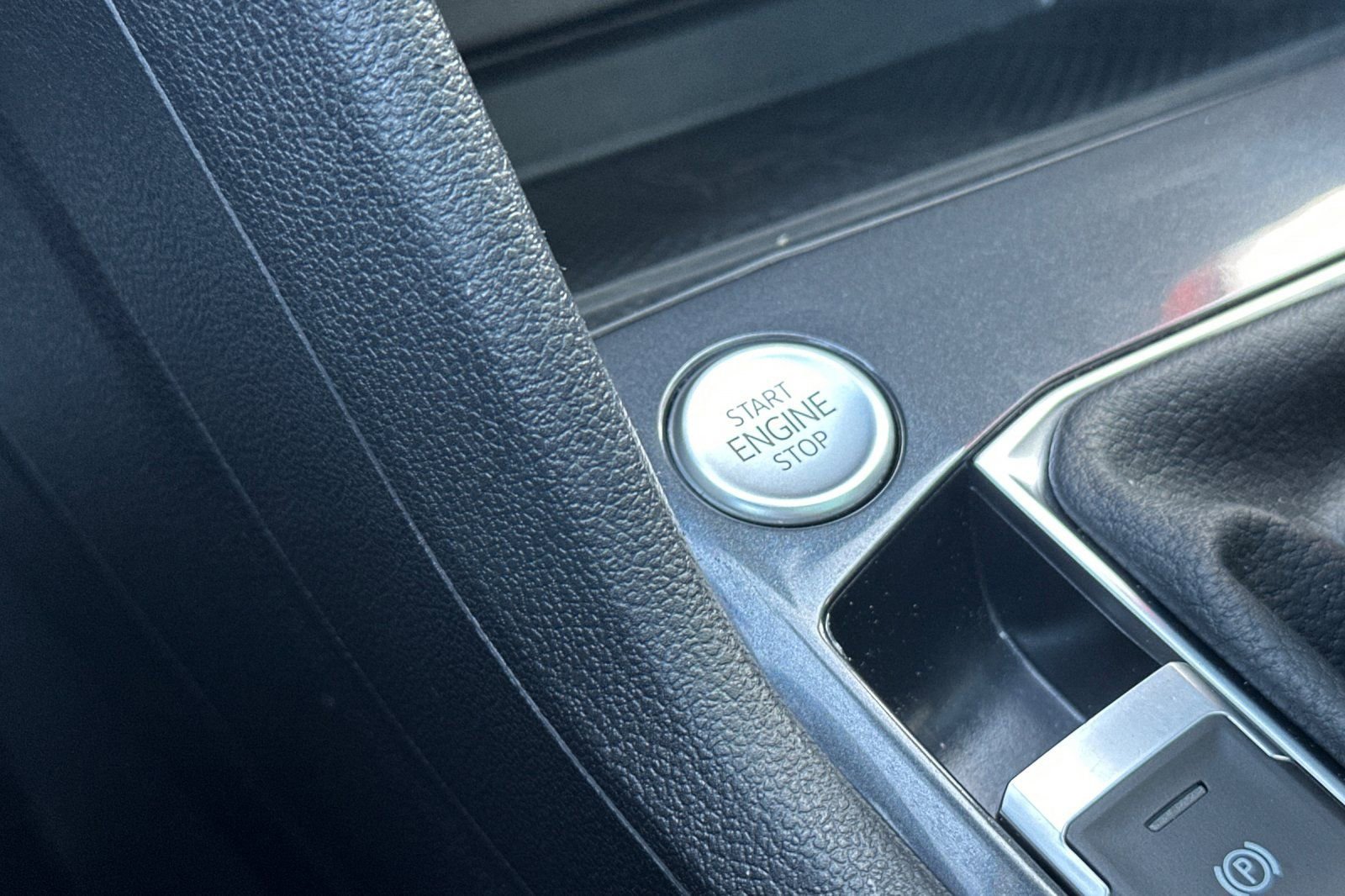 Used 2024 Volkswagen Tiguan SE image 29