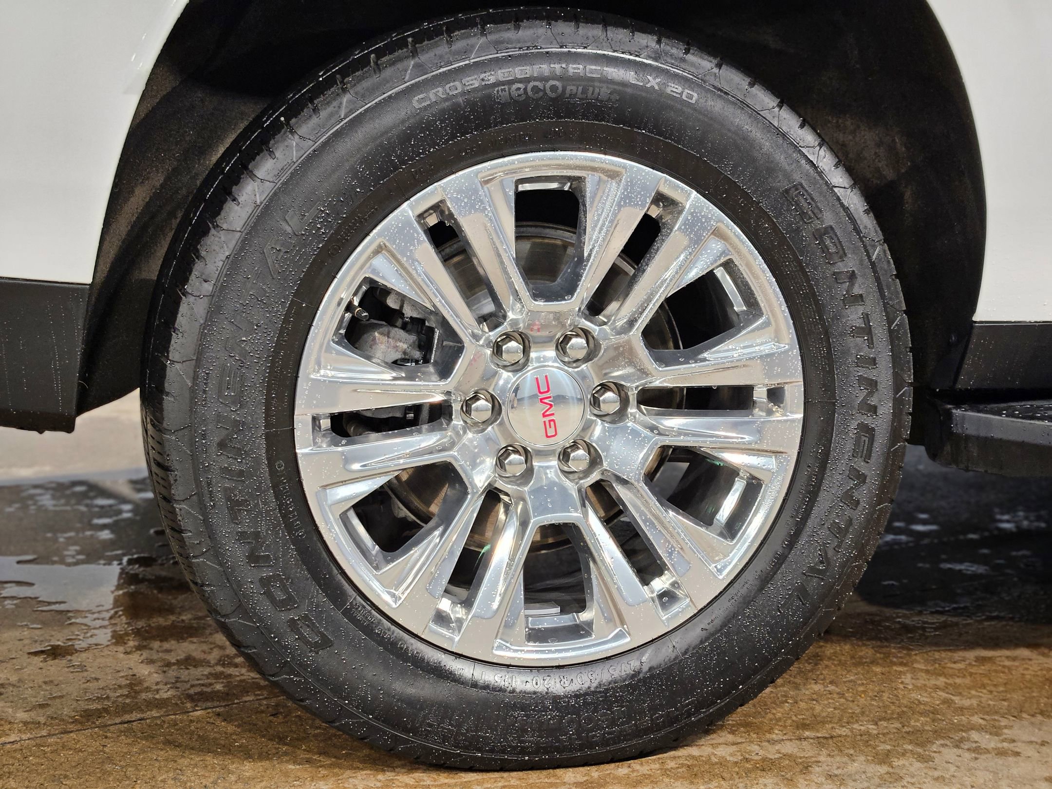 Used 2025 GMC Yukon XL Denali AWD/4WD image 17