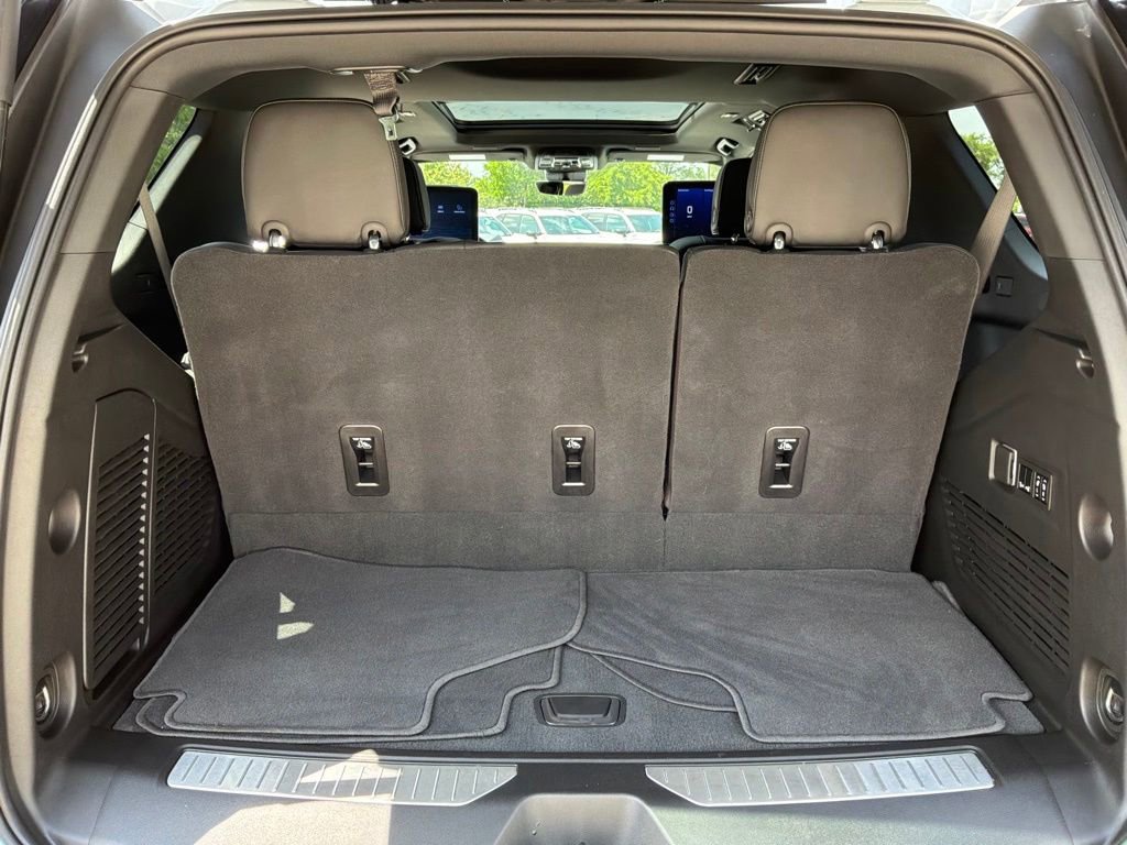 Used 2026 Chevrolet Tahoe Premier AWD/4WD image 28
