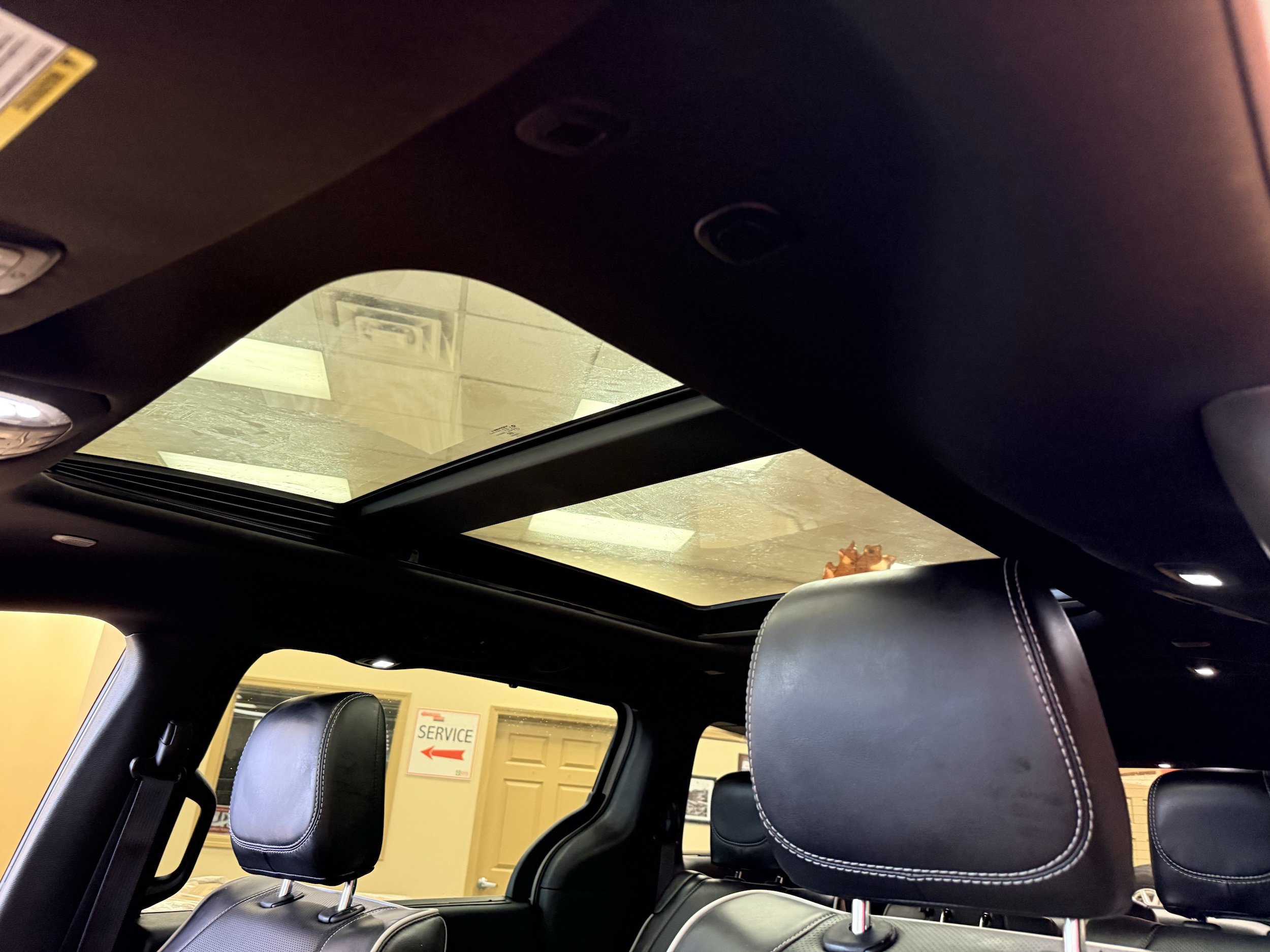 Used 2025 Chrysler Pacifica Limited FWD image 6