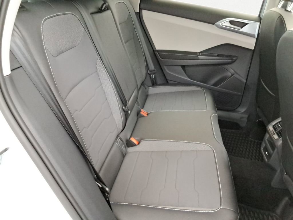 Used 2025 Volkswagen Taos SE image 13