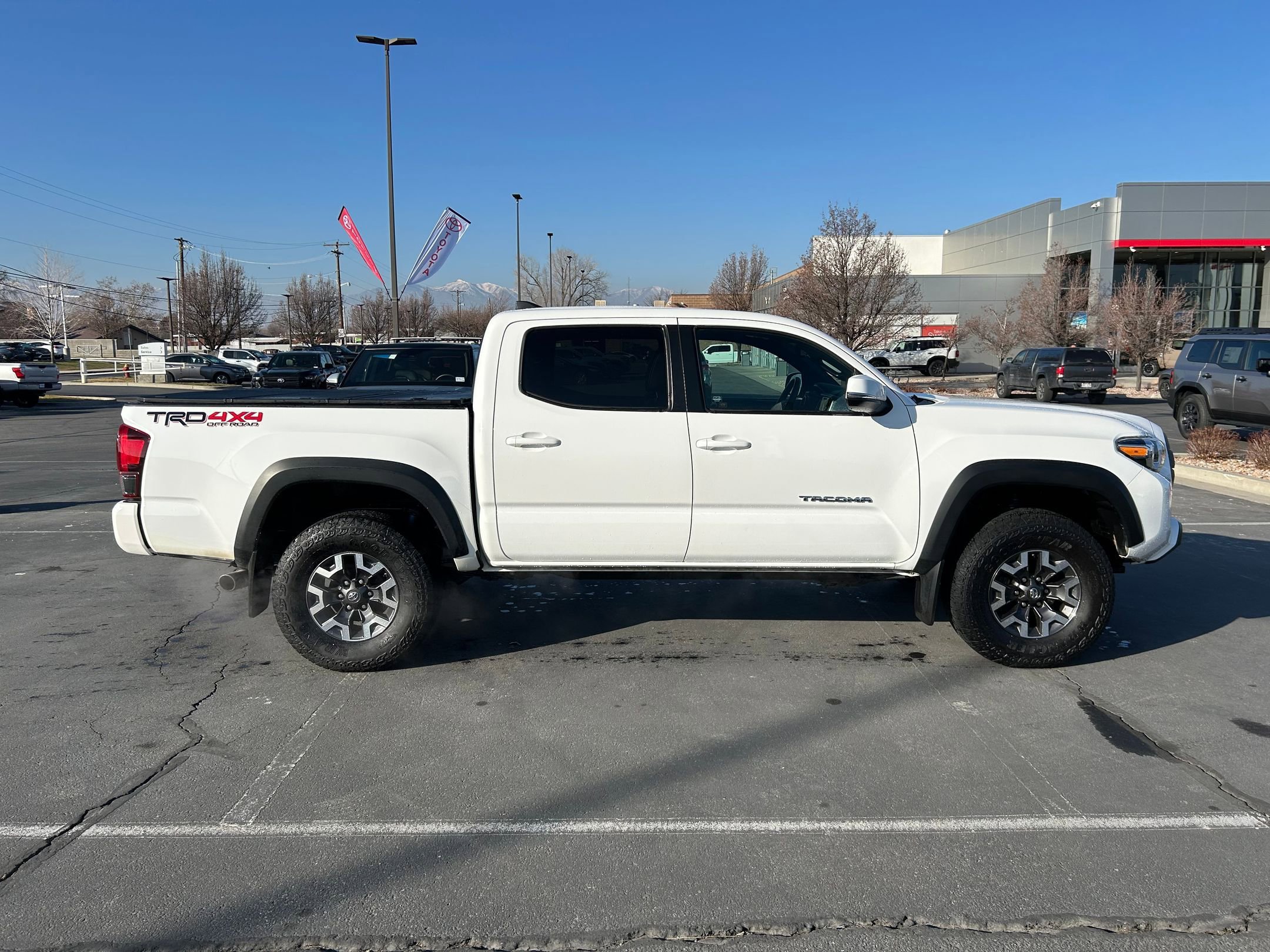 Used 2018 Toyota Tacoma TRD Off-Road image 6