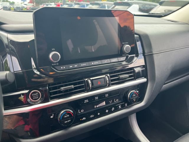 Used 2022 Nissan Pathfinder SV image 19