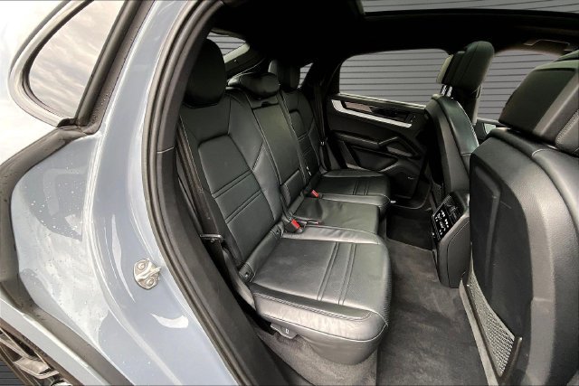 Used 2024 Porsche Cayenne S AWD/4WD image 24