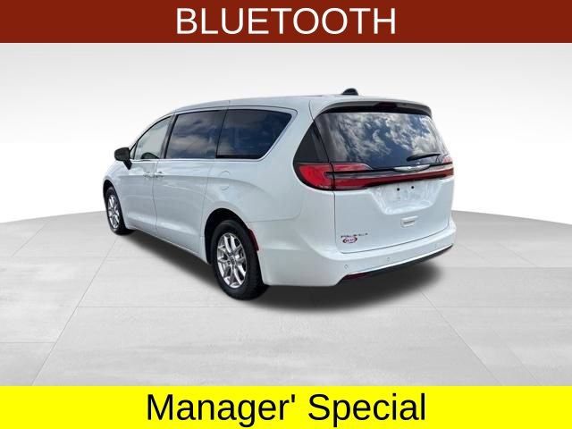 Used 2023 Chrysler Pacifica Touring-L FWD image 5